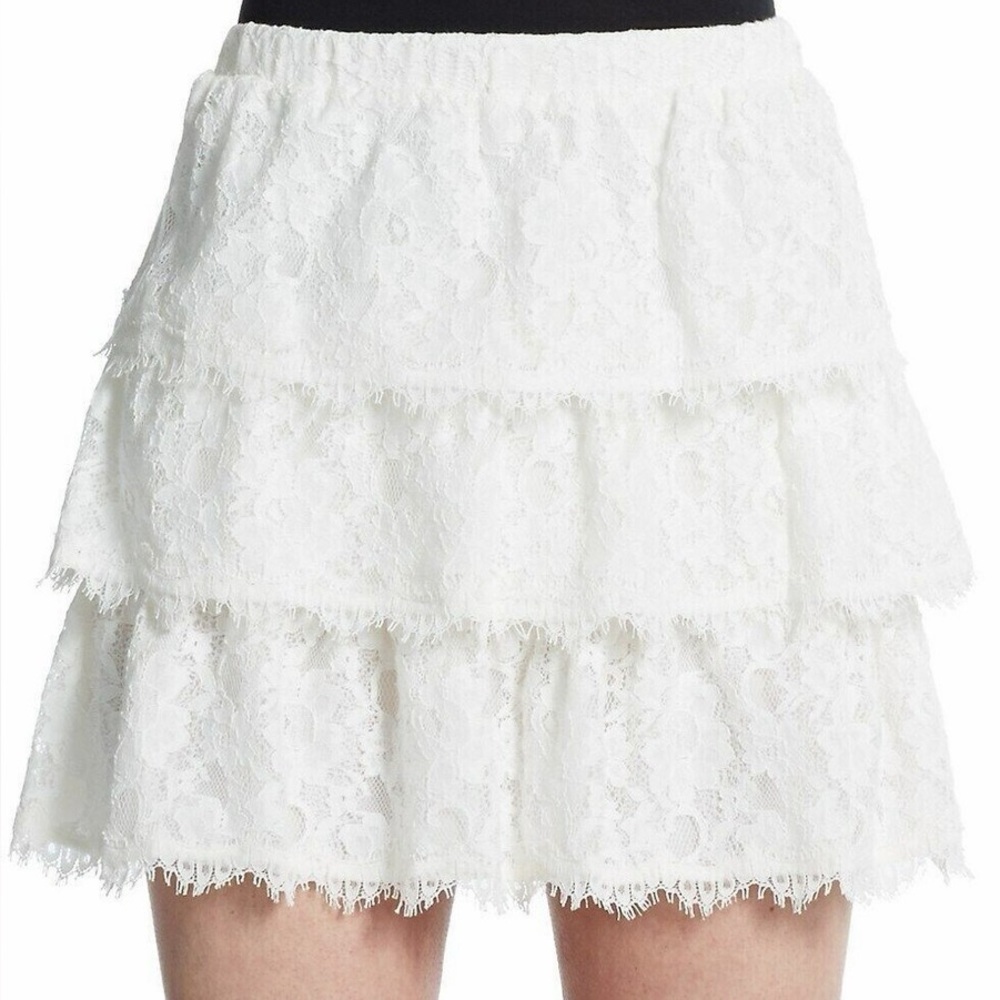 EUC - BCBGMaxAzria Off White Tiered Mini Skirt (L)